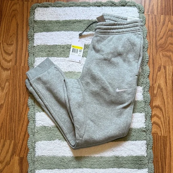 Nike men’s Light Gray Fleece Joggers - Picture 1 of 4